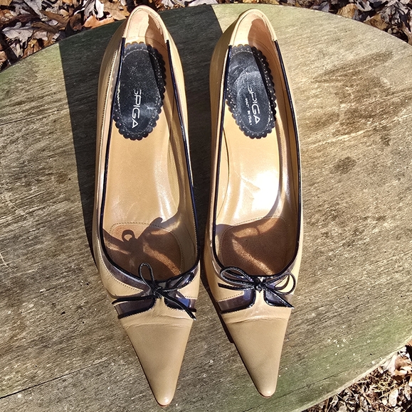 Via Spiga Tan and Black Heels - Picture 2 of 7